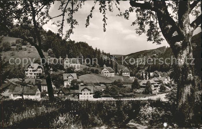 Schoenmuenzach Blick zur Kirche Kneipp und Luftkurort Murgtal Schwarzwald