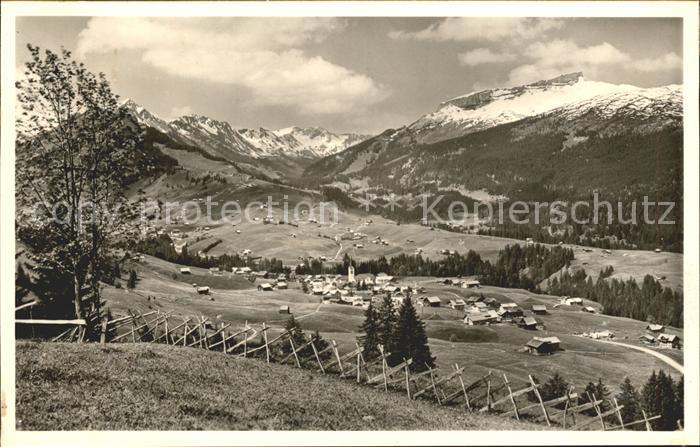 Riezlern Kleinwalsertal Vorarlberg mit Hoch Ifen