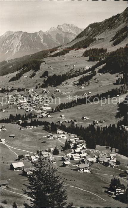Hirschegg Kleinwalsertal Vorarlberg mit Riezlern und Nebenhorngruppe