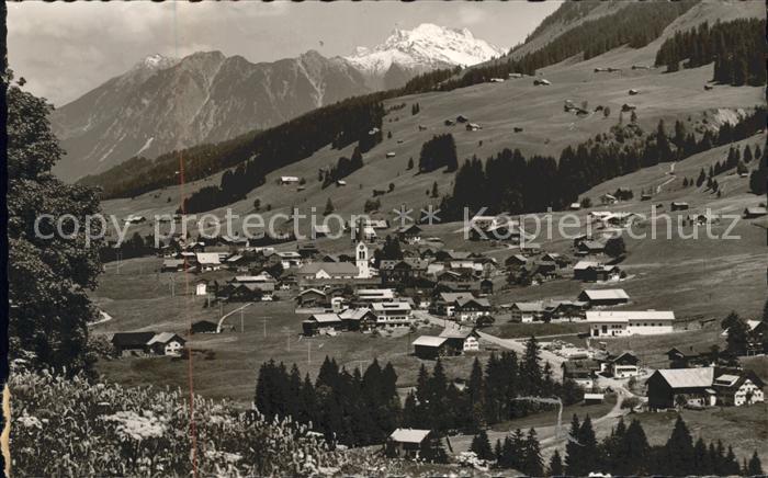 Riezlern Kleinwalsertal Vorarlberg mit Entschenhorn und Nebelhorngruppe