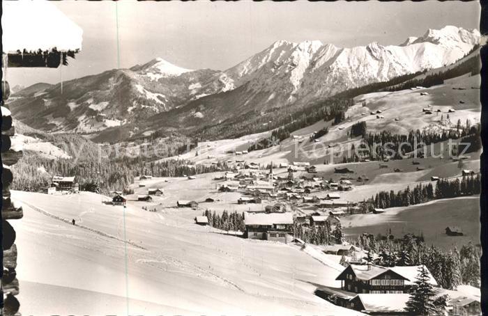 Hirschegg Kleinwalsertal Vorarlberg Panorama mit Schnippenkopf Entschenkopf