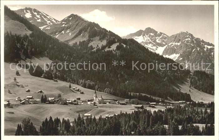 Riezlern Kleinwalsertal Vorarlberg mit Kuhgehrenspitze Elfer und Zwölferko