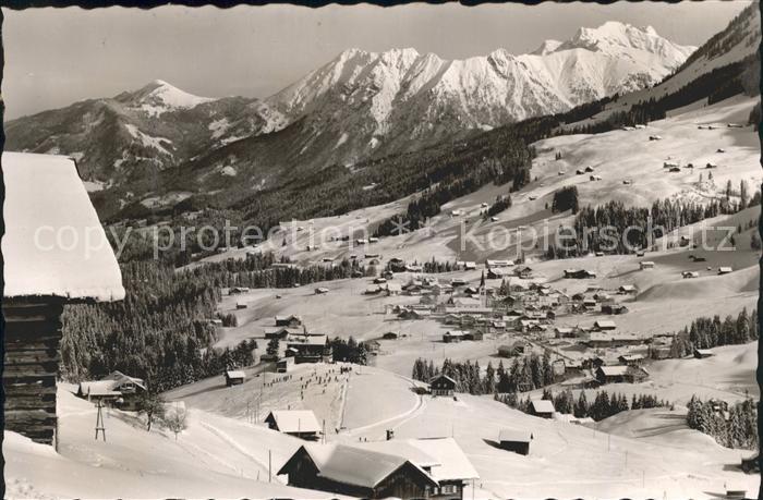 Hirschegg Kleinwalsertal Vorarlberg mit Petersen Haus Rubihorn und Nebelhorngrup