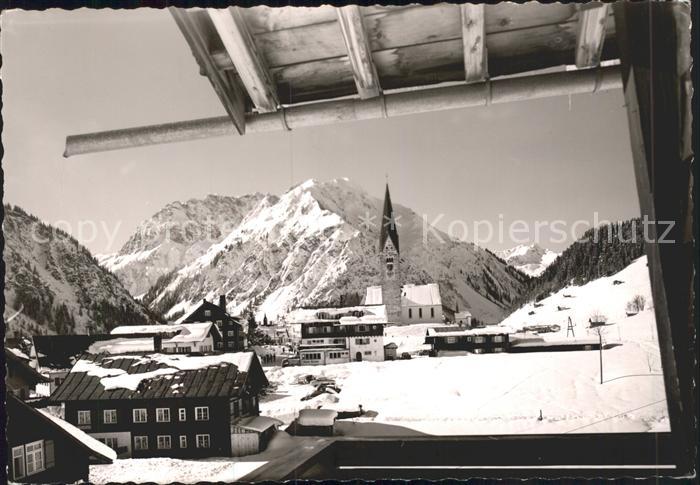 Mittelberg Kleinwalsertal Ortsblick mit Kirche