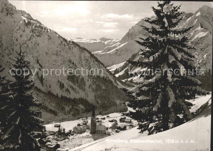 Mittelberg Kleinwalsertal Ortsblick mit Kirche