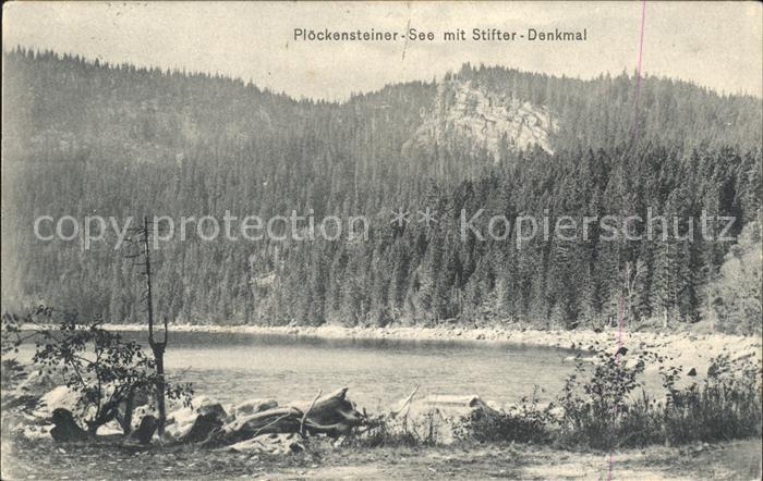 Tschechische Republik Plöckensteiner See mit Stifter-Denkmal