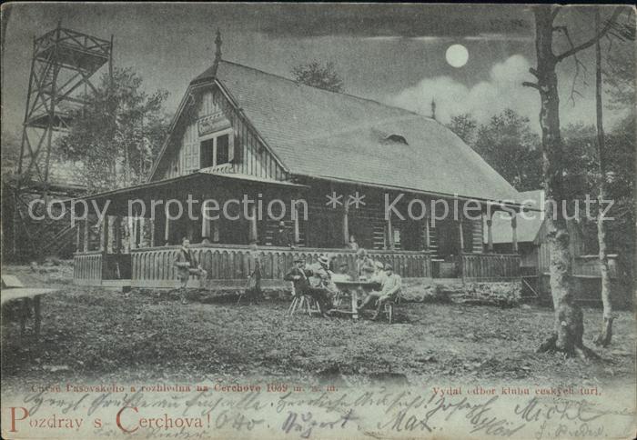 Cerchova Blockhaus und Maenner bei Mond
