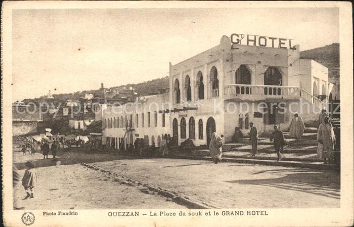 Ouezzan La Place du souk et le Grand Hotel