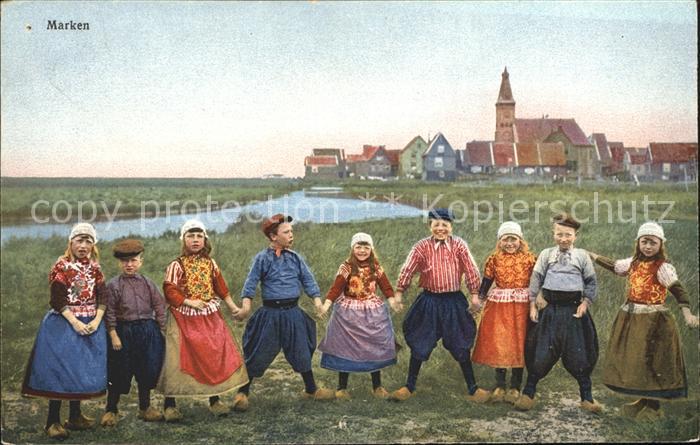 Marken Ortsansicht Trachtenkinder