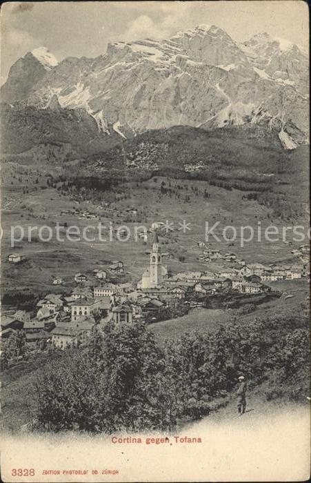 Cortina d Ampezzo Totalansicht mit Tofana