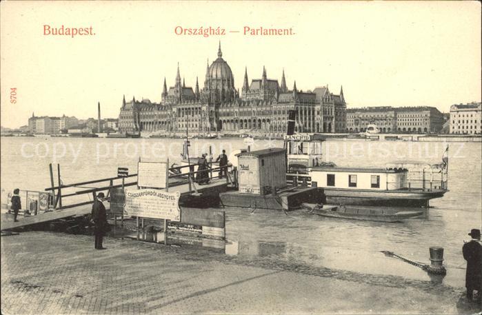 Budapest Parlamaent Donau Schiffsanlegestelle