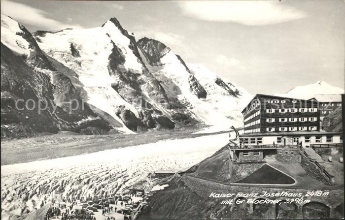 Heiligenblut Kaernten Kaiser Franz Josefhaus mit Grossglockner