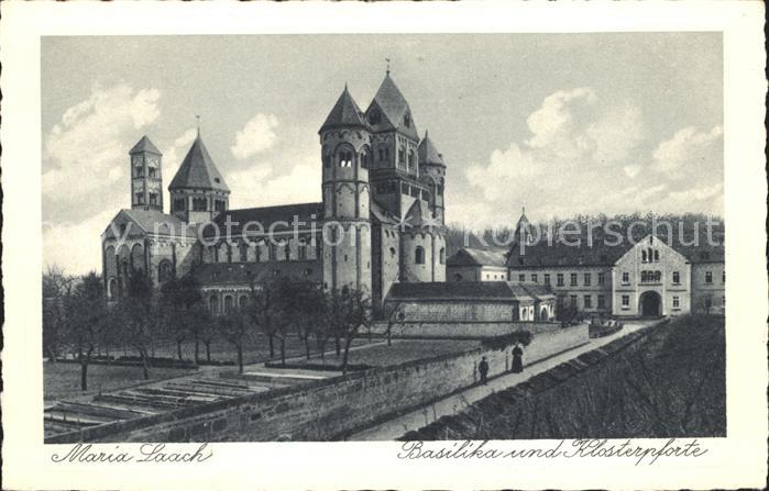 Maria Laach Jauerling Basilika und Klosterpforte