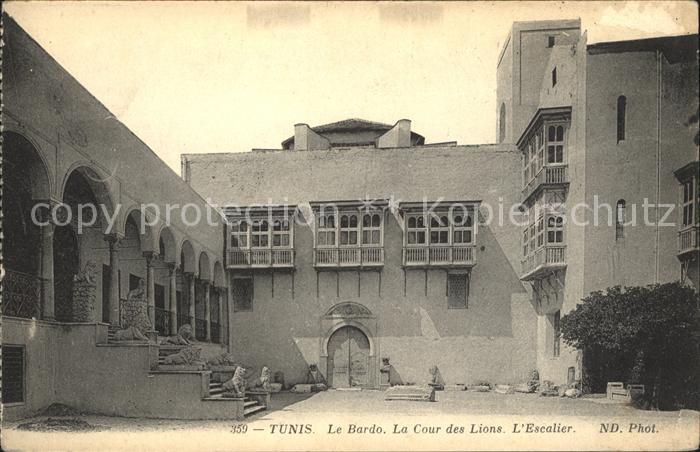 Tunis Bardo Cour des Lions Escalier