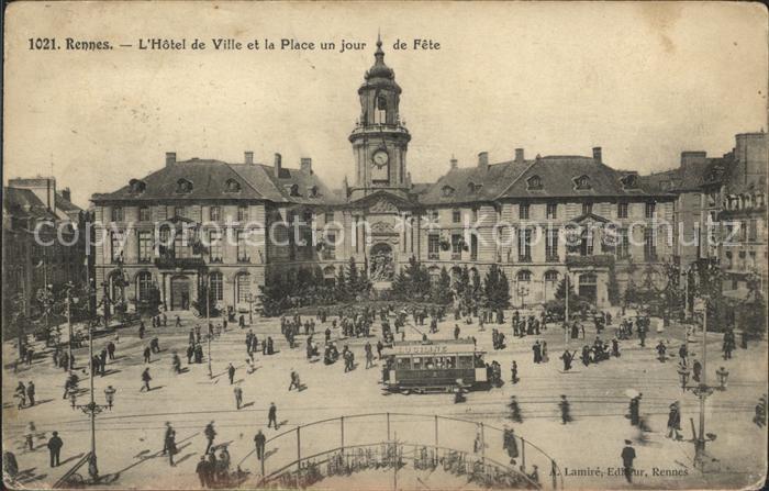 Strassenbahn Rennes Hotel de Ville Place Jour de Fete
