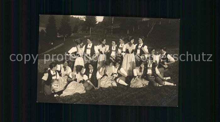 Tanz Taenzer Taenzer Trachten St. Gallen Gruppenfoto