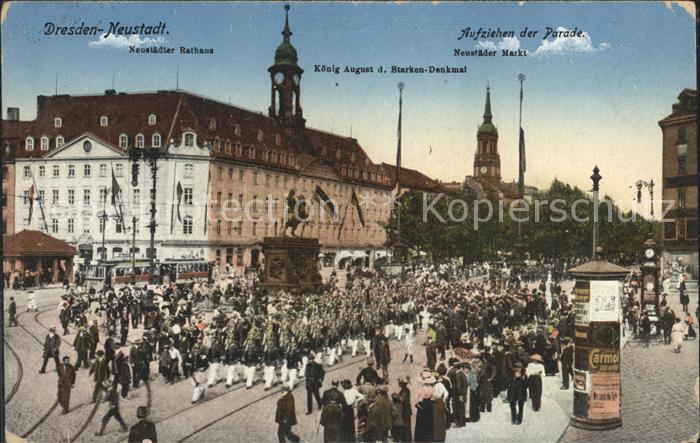 Neustadt Dresden Rathaus Aufziehen Parade Markt Koenig August Starken Denkmal