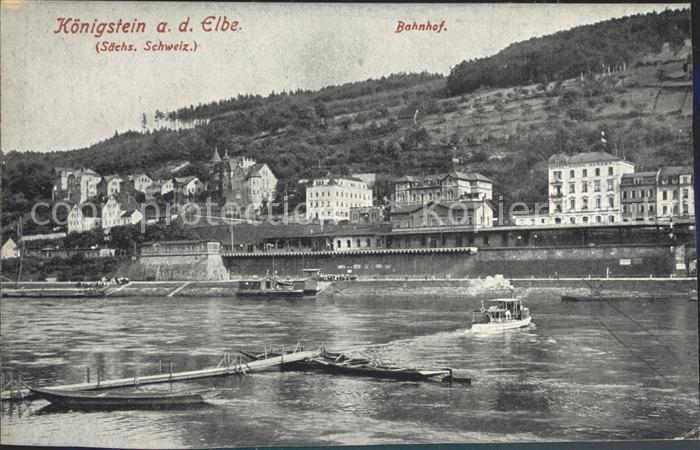Koenigstein Saechsische Schweiz Partie an der Elbe und Bahnhof