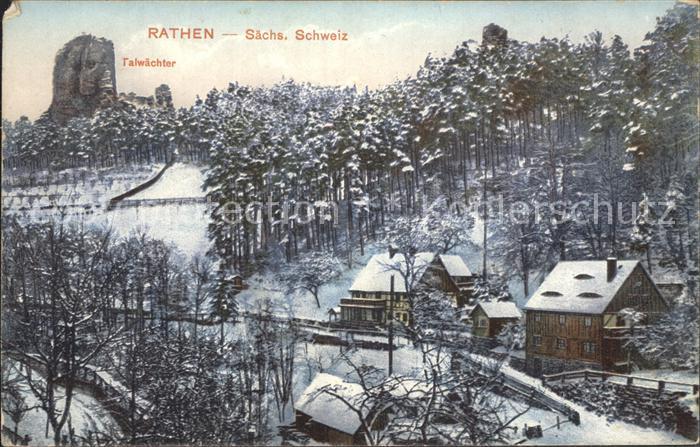 Rathen Saechsische Schweiz im Winter Talwaechter Felsen
