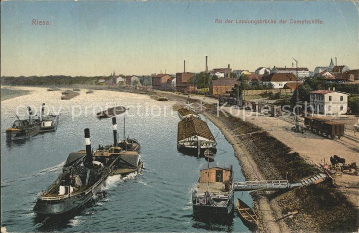 Riesa Sachsen Landungsbruecke Dampfschiffe