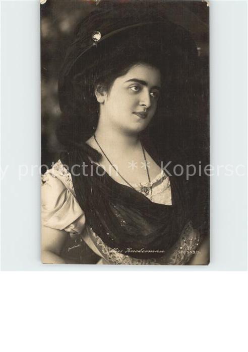 Foto GGCo Nr. 553/5 Miss Zuckerman Hutmode