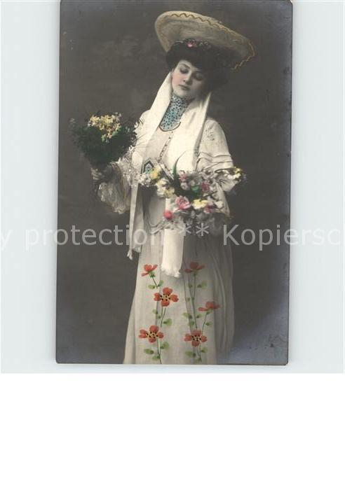 Frauen Mode Hutmode Blumen