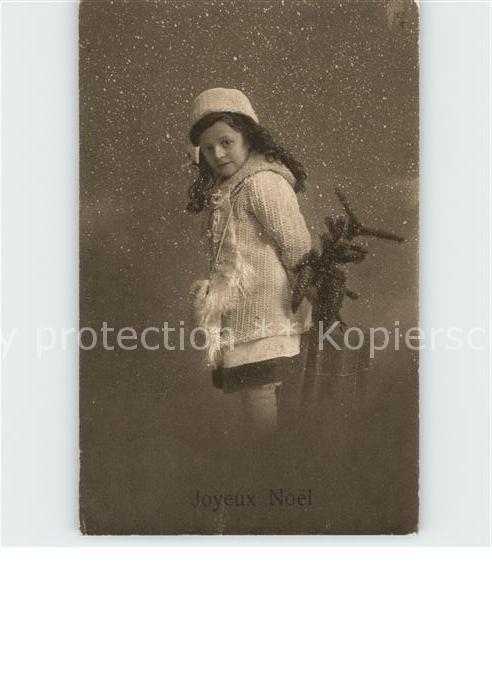 Weihnachten Kind Wintermode Tannenzapfen