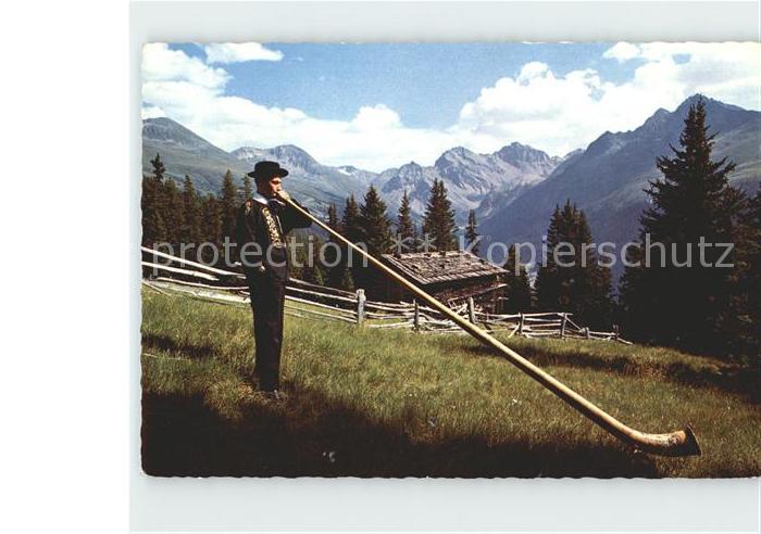 Alphorn Alphornblaeser Buendner-Bergen Clavadeleralp ob Davos Hoch-Ducan