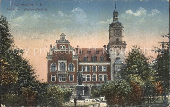 Falkenstein Vogtland Rathaus mit Bismarckdenkmal