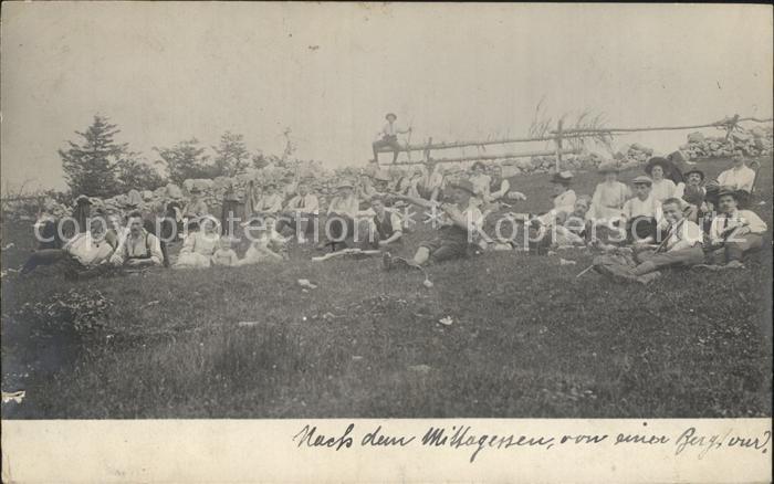 Neuchatel NE Gruppenfoto nach einer Bergtour