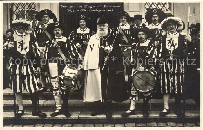 Appenzell IR Trommler und Pfeiffer mit Landweibel Landsgemeinde Gruppenfoto