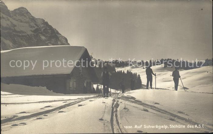 Schwaegalp AR Skihuette des ASC Skifahrer Winterlandschaft