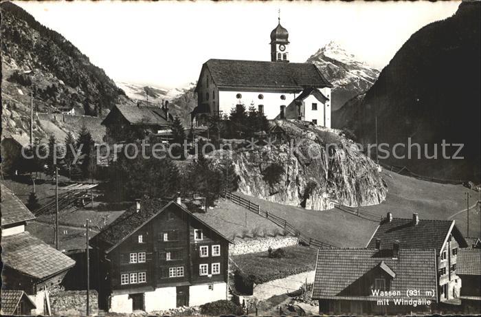 Wassen UR mit Windgaelle und Kirche