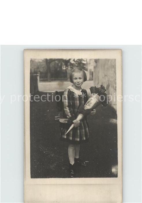 Schule School Ecole Escuela Scuola-- Einschulung Kind Schultüte Foto