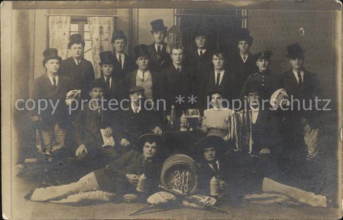 Mulhouse Muehlhausen Feier Junger Maenner