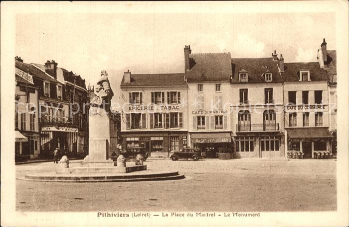 Pithiviers Loiret Place du Martroi Monument