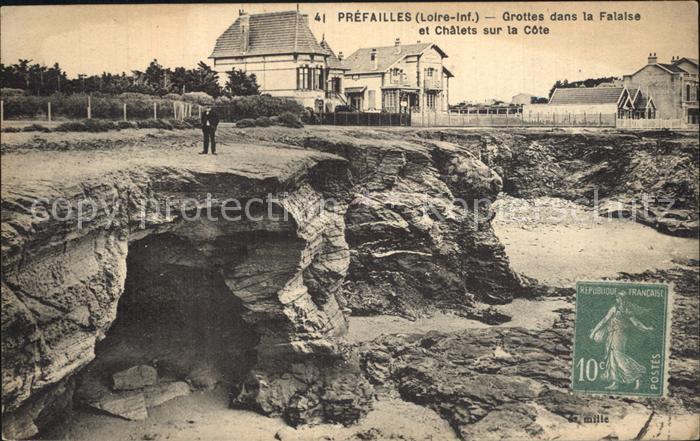 Prefailles Grottes dans la Falaise et Chalets sur