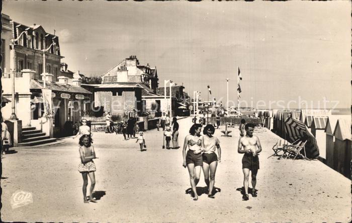 Lion-sur-Mer Promenade et les cabines