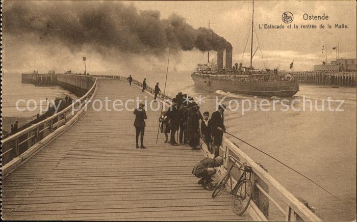 Ostende Oostende Estacade et la rentree de la Malle Bateau