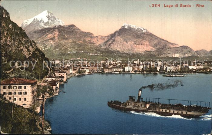 Riva del Garda Gesamtansicht mit Dampfer