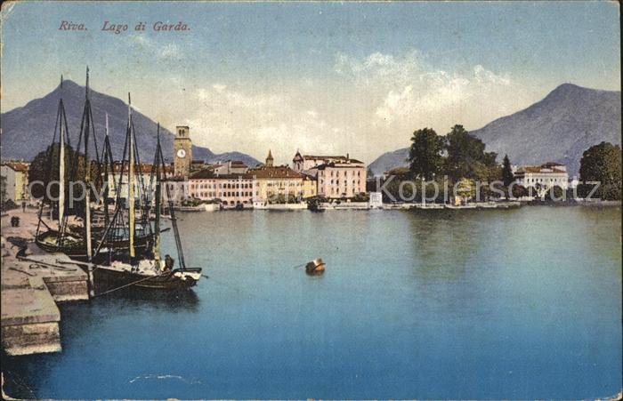Riva del Garda Hafen mit Kirche