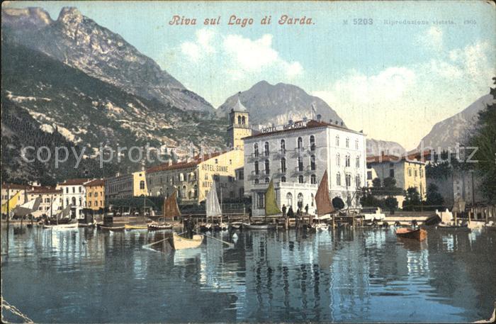 Riva del Garda Teilansicht mit Hafen