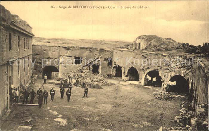 Belfort-du-Quercy Cour interieure du Chateau