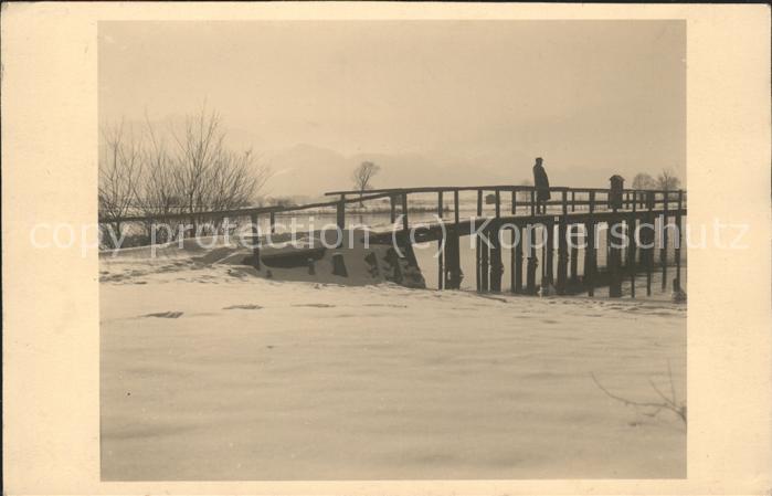 Uebersee Uferpartie am Chiemsee Steg im Winter