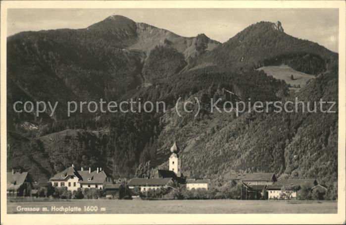 Grassau Chiemgau Ortsansicht mit Kirche Hochplatte Chiem
