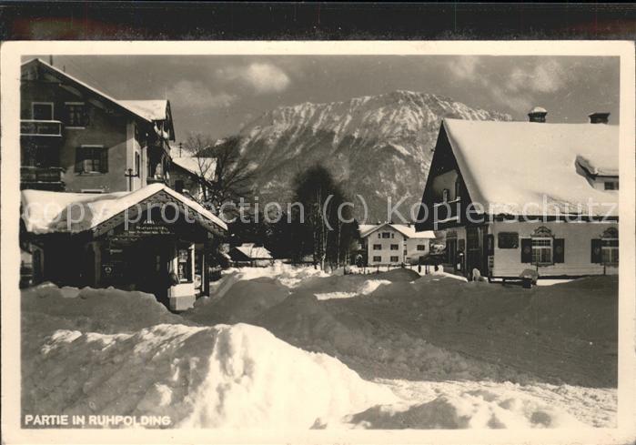 Ruhpolding Bayern Strassenpartie im Winter