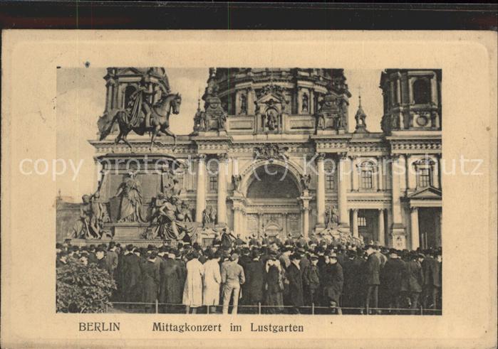BERLIN  CITY Mittagskonzert im Lustgarten