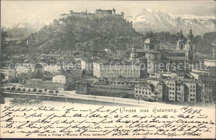 Salzburg Oesterreich Panorama mit Burg und Alpen