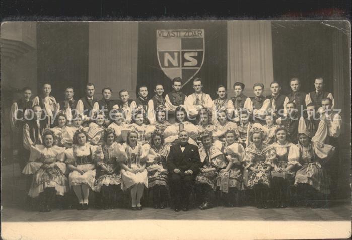 Tschechische Republik Gruppenfoto Junge Frauen in Tracht