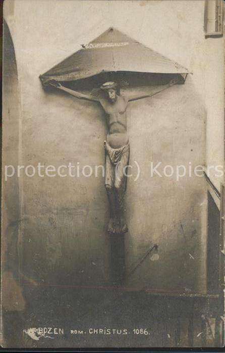 Bozen Suedtirol Christus am Kreuz